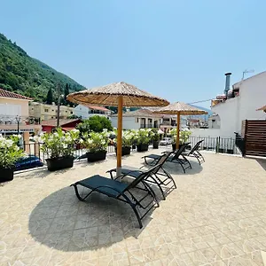  Casa vacanze Theseus Seafront House